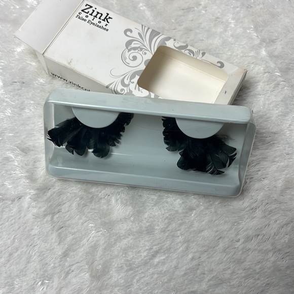 Mask and boa accessories - Picture 3 of 3